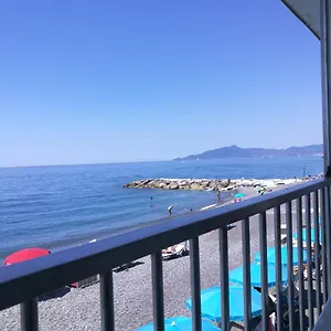 appartamento-vista-mare-lavagna.hotelitalianriviera.com/